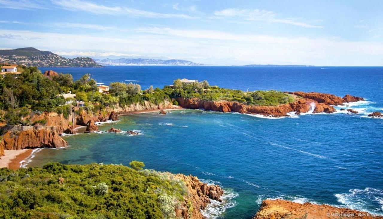 Villa Avec Piscine A Saint-Raphael Et Vue Sur La Montagne 外观 照片