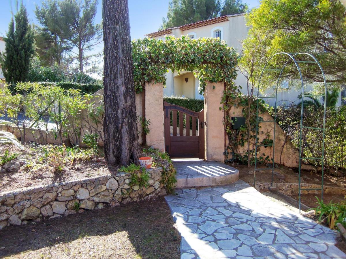 Villa Avec Piscine A Saint-Raphael Et Vue Sur La Montagne 外观 照片